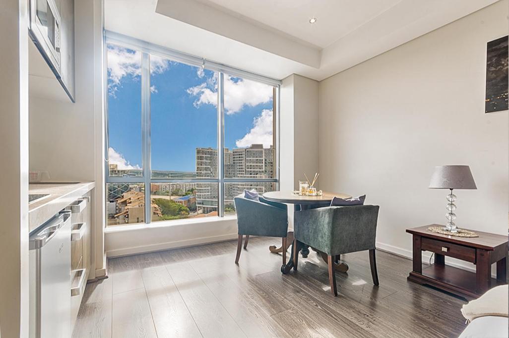 Sandton Skyline Luxury Space โจฮันเนสเบิร์ก ภายนอก รูปภาพ